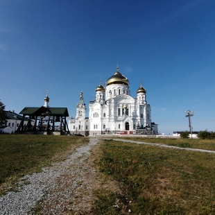 Фотография достопримечательности Белогорский Свято-Николаевский миссионерский мужской монастырь