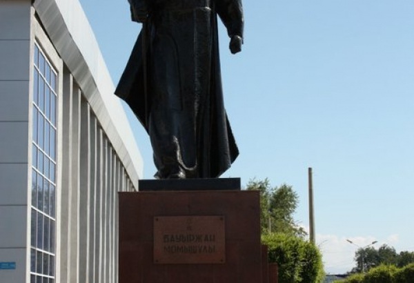 Фотография памятника Памятник Бауыржану Момышулы