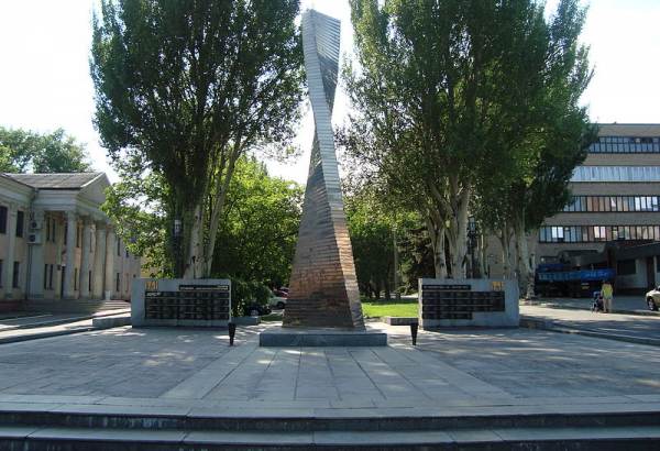 Фотография памятника Памятник героям-моторостроителям