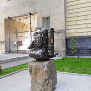 Фотография памятника Памятник рюкзаку