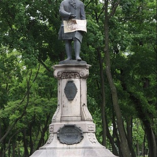 Фотография памятника Памятник М. В. Ломоносову