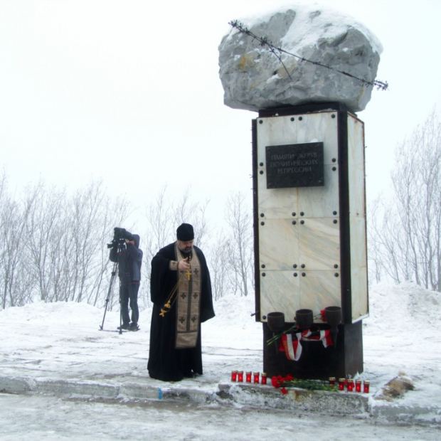 Фотографии памятника 
            Памятник жертвам политических репрессий
