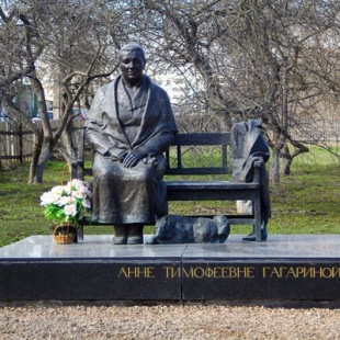 Фотография памятника Памятник матери Гагарина