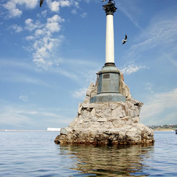 Фотографии памятника 
            Памятник затопленным кораблям