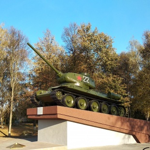 Фотография достопримечательности Памятник освободителям Болхова танк Т-34