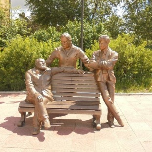 Фотография памятника Скульптура Трем драматургам