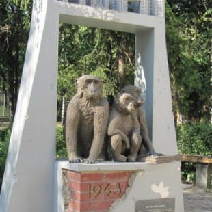 Фотография Памятник животным, которые выжили в годы оккупации