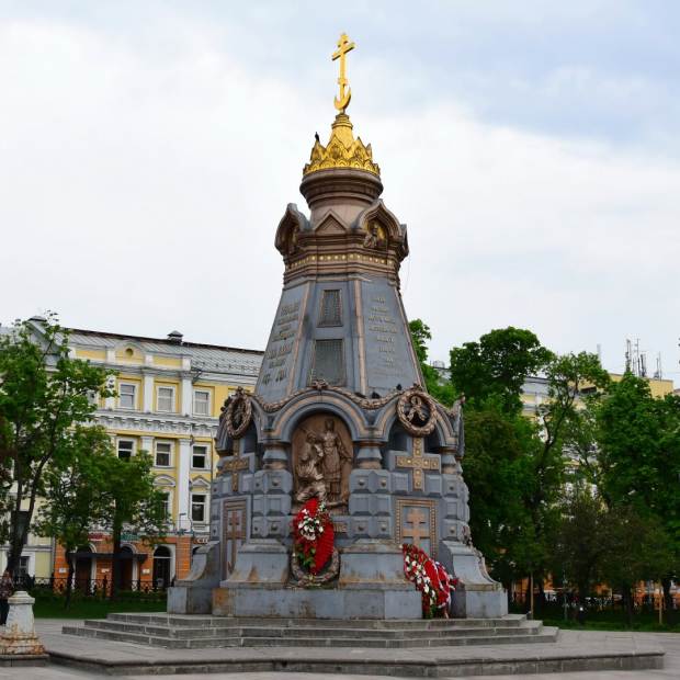 Фотографии памятника 
            Памятник героям Плевны 