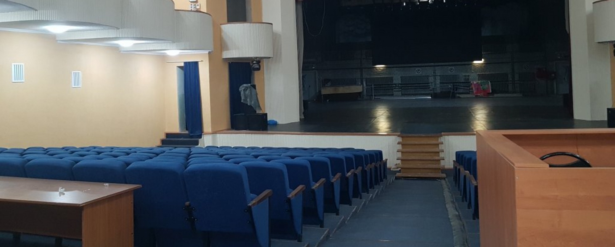 Фотографии концертного зала Театральный зал ДК тракторозаводского района