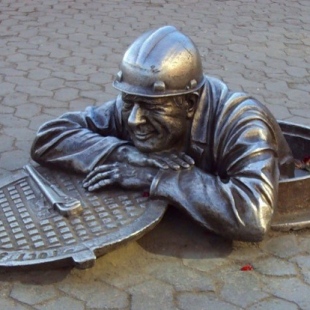 Фотография Памятник Слесарю Степанычу