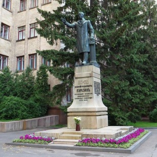 Фотография Памятник Василию Каразину