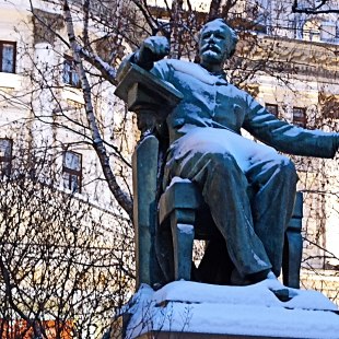 Фотография Памятник Петру Ильичу Чайковскому