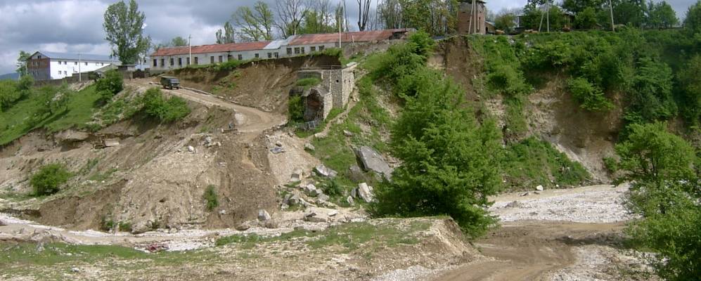 Село ведено. Веденский район село Дышне Ведено. Ведено крепость Басаева. Дом Шамиля Басаева в Дышне Ведено. Дышне Ведено крепость.