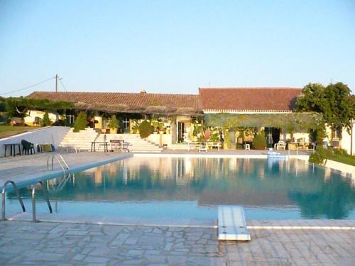 Фотография гостевого дома Country Farmhouse in Montemor-o-Novo with Swimming Pool