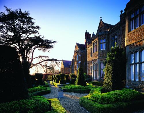 Фотография гостевого дома Fawsley Hall Hotel