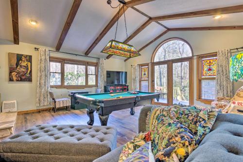 Фотография гостевого дома Private Blue Ridge Retreat Hot Tub and Pool Table!