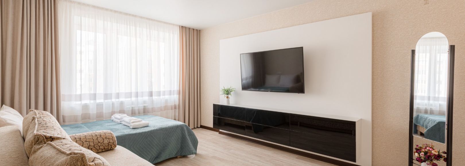 Фотография квартиры Просторная 2-к квартира в центре с 6 сп. местами от RentAp