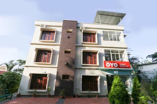 Фотографии гостиницы 
            OYO 8897 Resort August Residency