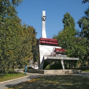 Фотография памятника Памятник Трудовой Славы-сеялки СЗ-36 и Россия