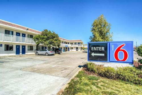 Фотография гостиницы Motel 6-Redding, CA - North