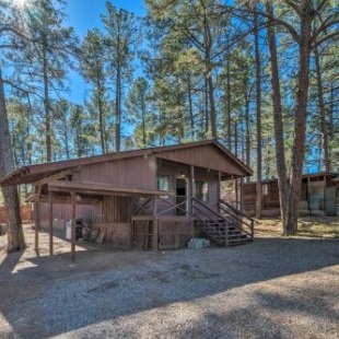 Фотография гостевого дома Ruidoso Cabin - Walk to Midtown Dining and Shops!