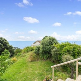 Фотография гостевого дома Ridge Top Views - Paekakariki Holiday Home