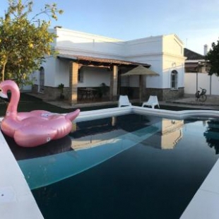 Фотография гостевого дома Casa con Piscina en Sanlucar de Barrameda