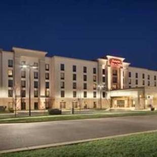 Фотографии гостиницы 
            Hampton Inn & Suites Charles Town