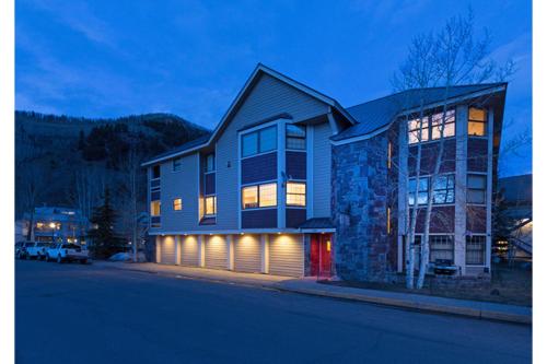 Фотографии гостевого дома 
            Sundance Condos 202 by Alpine Lodging Telluride