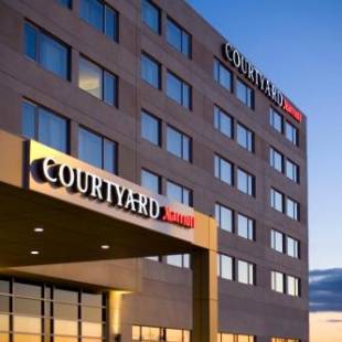 Фотографии гостиницы 
            Courtyard by Marriott Montreal Airport