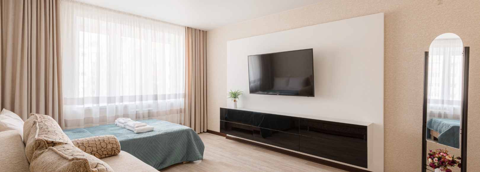 Фотография квартиры Просторная 2-к квартира в центре с 6 сп. местами от RentAp