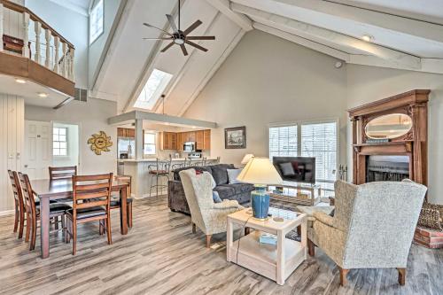 Фотография гостевого дома Luxury Margaritaville Family Retreat with Deck!