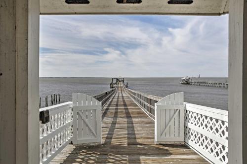 Фотографии гостевого дома 
            Waterfront Home with Dock - 31 Mi to Downtown NOLA!