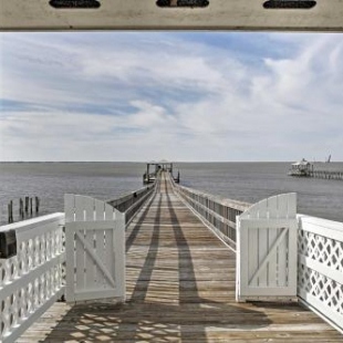 Фотография гостевого дома Waterfront Home with Dock - 31 Mi to Downtown NOLA!