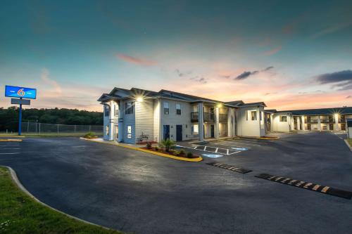 Фотография гостиницы Motel 6-Greenville, SC - I-85 Near Downtown