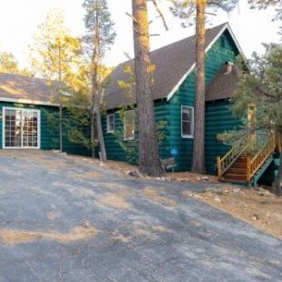 Фотография гостевого дома Curly Cabin - 1964 by Big Bear Vacations