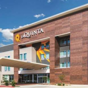 Фотографии гостиницы 
            La Quinta Inn and Suites by Wyndham Bloomington