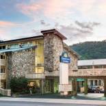 Фотография гостиницы Days Inn & Suites by Wyndham Downtown Gatlinburg Parkway