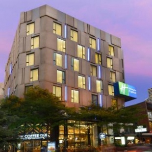 Фотография гостиницы Holiday Inn Express Bangkok Sukhumvit 11, an IHG Hotel - SHA Extra Plus