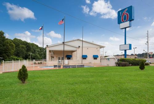 Фотографии гостиницы 
            Motel 6-Atlanta, TX