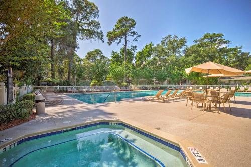 Фотографии гостевого дома 
            Hilton Head Condo with Lagoon View - Near Beach!