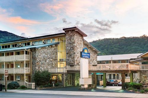 Фотография гостиницы Days Inn & Suites by Wyndham Downtown Gatlinburg Parkway
