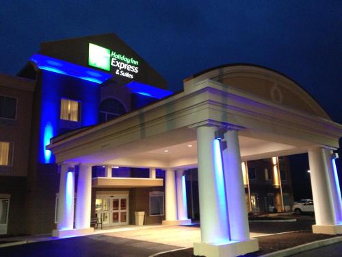 Фотография гостиницы Holiday Inn Express & Suites Utica, an IHG Hotel