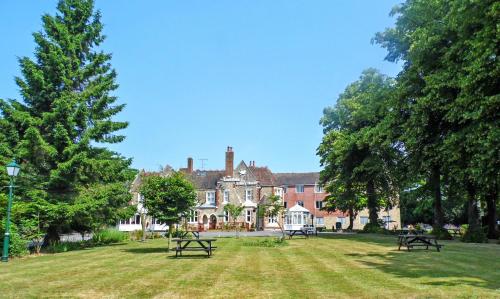 Фотографии гостиницы 
            Hamlet Larkfield Priory Hotel