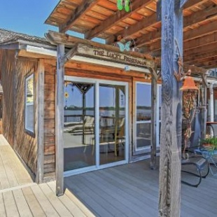 Фотография гостевого дома Waterfront Granbury Home with 2 Decks and Lake Views!