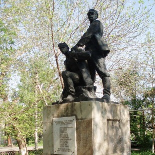 Фотография памятника Памятник На братской могиле красноармейцев, погибших в 1919г. в боях с дутовцами