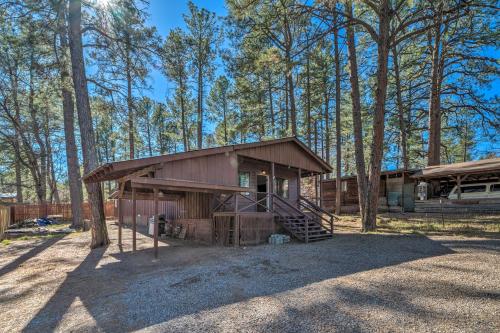 Фотографии гостевого дома 
            Ruidoso Cabin - Walk to Midtown Dining and Shops!