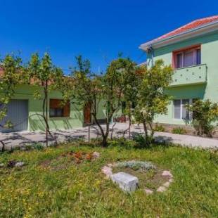 Фотографии гостевого дома 
            Apartments by the sea Kastel Stari, Kastela - 14577