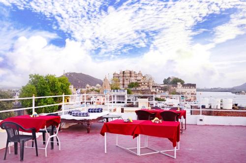 Фотографии гостиницы 
            The Lake View Hotel- On Lake Pichola