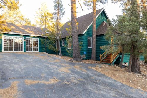 Фотографии гостевого дома 
            Curly Cabin - 1964 by Big Bear Vacations